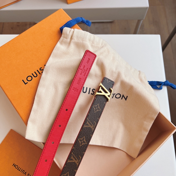 ルイヴィトンベルト背面デザイン